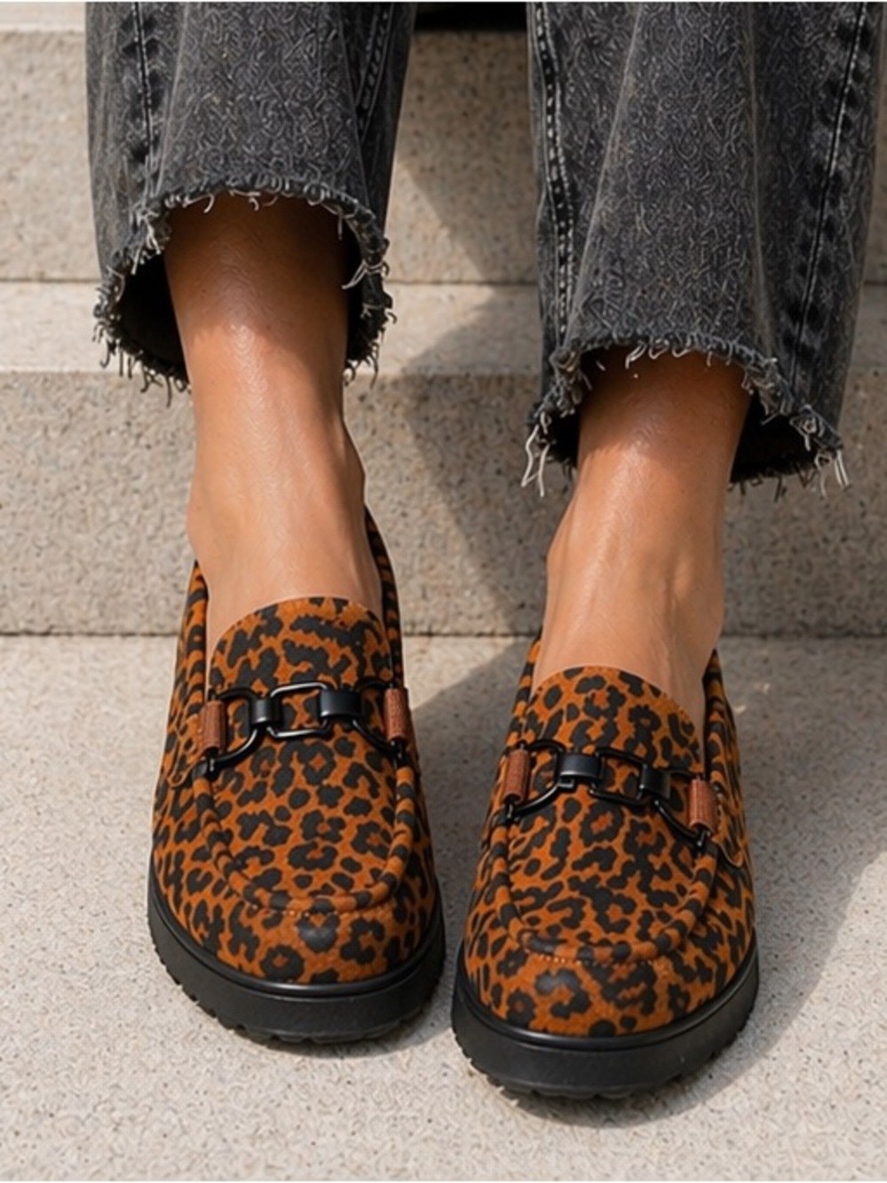 Clarks Collection Leopard Print Platform Loafers 7 NWOT Chunky Sole Comfort Flat